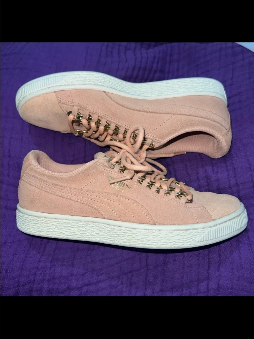 PUMA SUEDE CLASSIC X GOLD CHAIN SNEAKERS IN DUSTY CORAL/PUMA GOLD COLOR//SZ 6.5
